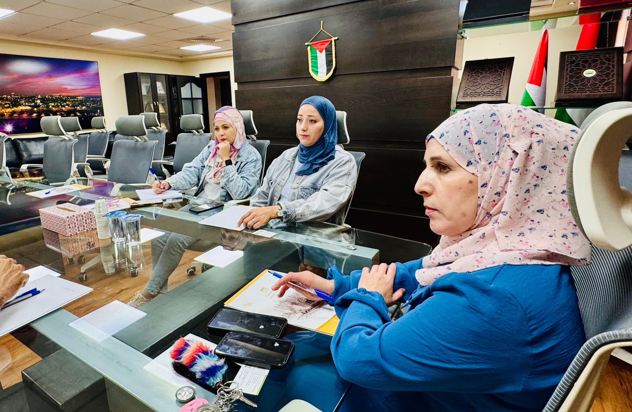 محافظة القدس تبحث التعاون مع مؤسسة علاج وتأهيل ضحايا التعذيب