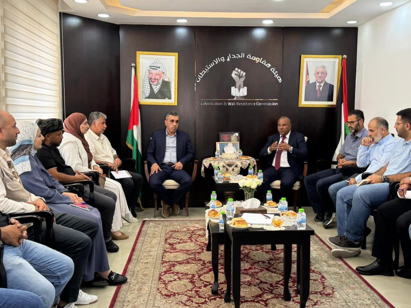 محافظة القدس تشارك في اجتماع لمتابعة الاعتداء الأخير على تجمع “خلة السدرة” وتعزيز صمود المواطنين