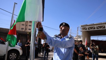 شرطة ضواحي القدس ومحافظة القدس تنظمان احتفالية رفع العلم الفلسطيني في مركز شرطة الرام