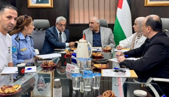 محافظة القدس تعقد اجتماعًا دوريًا مع مسؤولي العلاقات العامة في الأجهزة الأمنية لتعزيز العمل المشترك ومساندة أبناء شعبنا