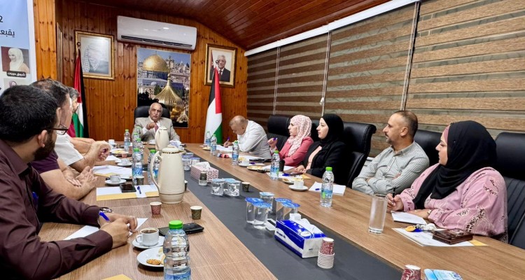 جنة مكافحة المخدرات بمحافظة القدس تبحث سبل ضبط الأدوية المخدرة وبرامج تدريب الشباب